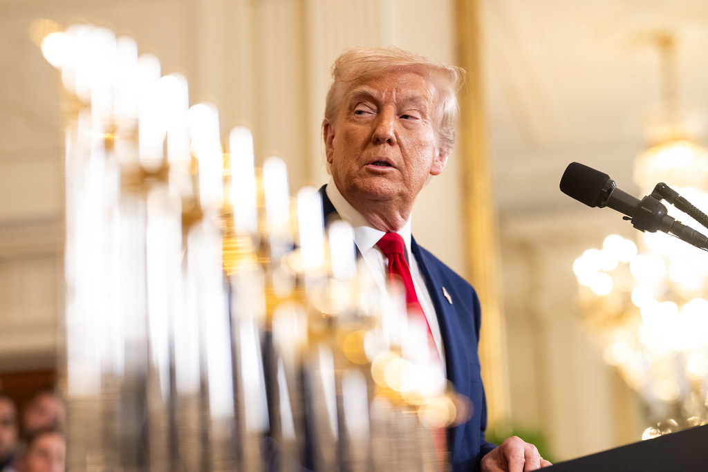 Crusoé: Aprovação de Trump em queda