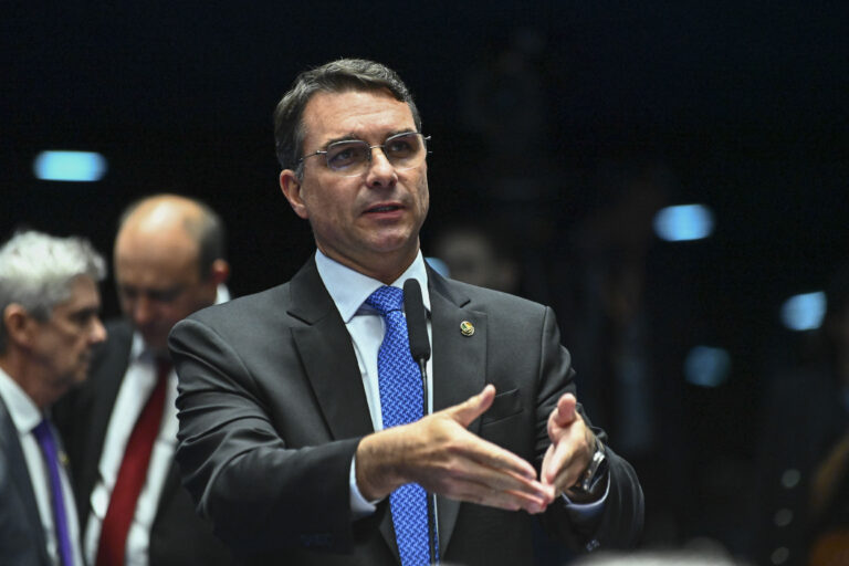 PEC da impunidade prevê aval do Congresso até para abertura de inquéritos