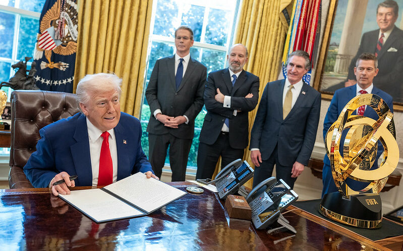 Crusoé: ‘Tarifaço’ sobre produtos chineses é de 145%, esclarece Casa Branca