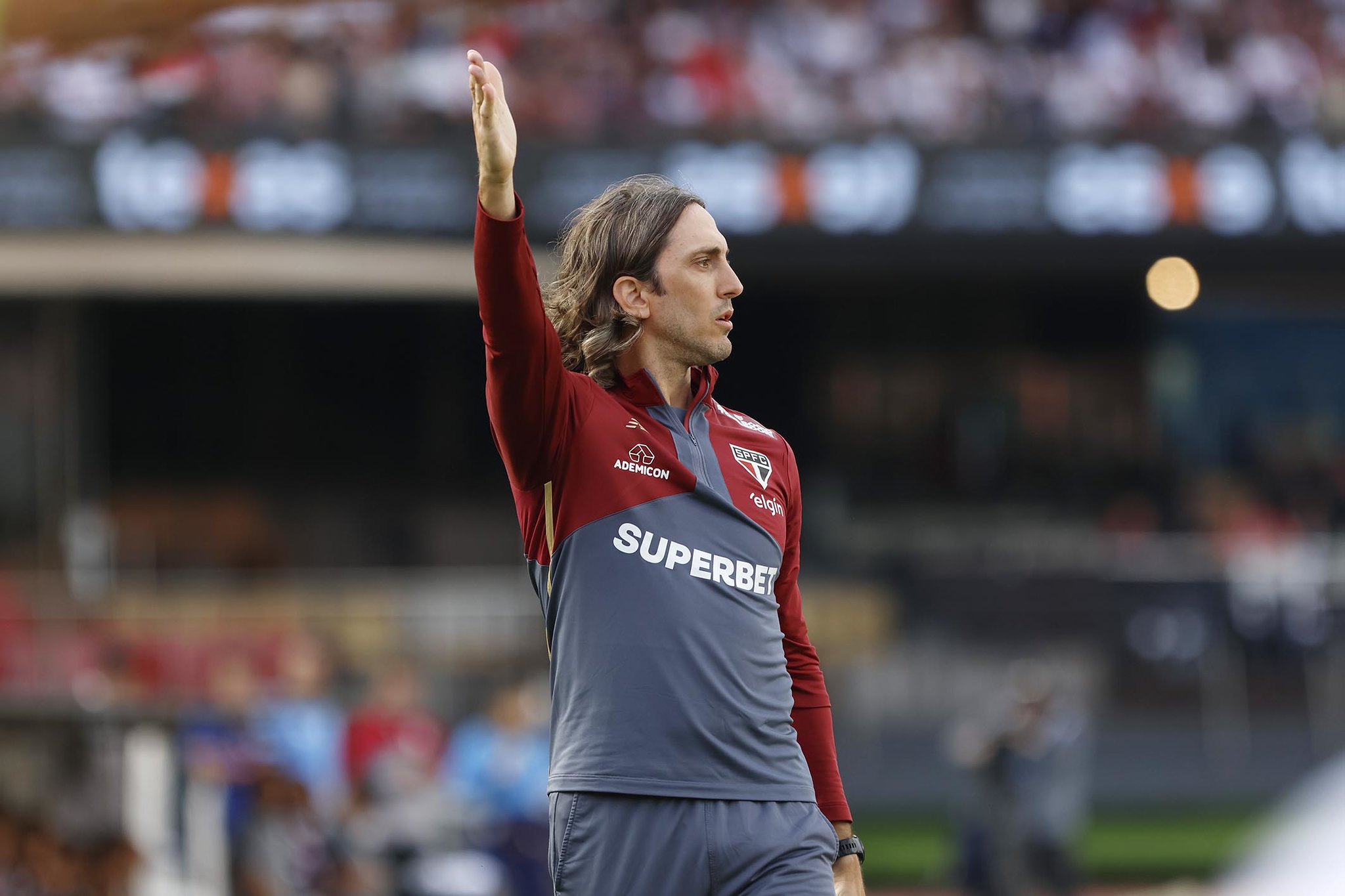 Rodolfo Borges na Crusoé: Os inimigos da bola