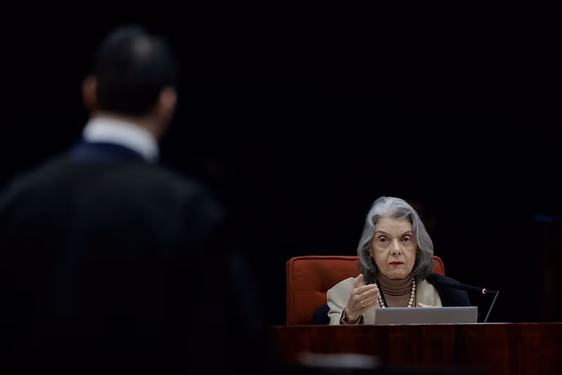 Cármen Lúcia contesta advogado de Silvinei sobre abstenção nas eleições