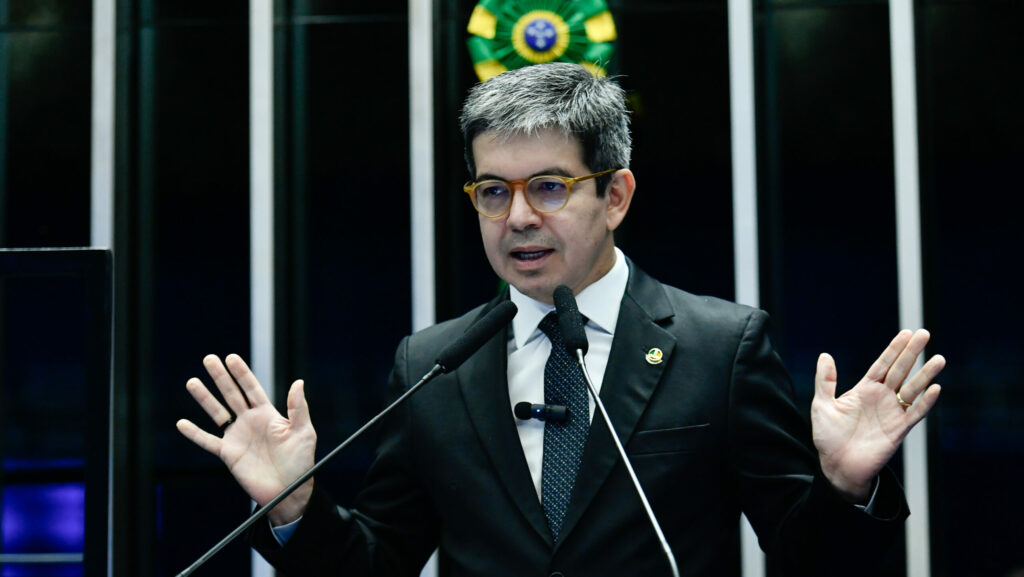 Randolfe: Governo pode contingenciar até R$ 10 bi em emendas se MP não passar