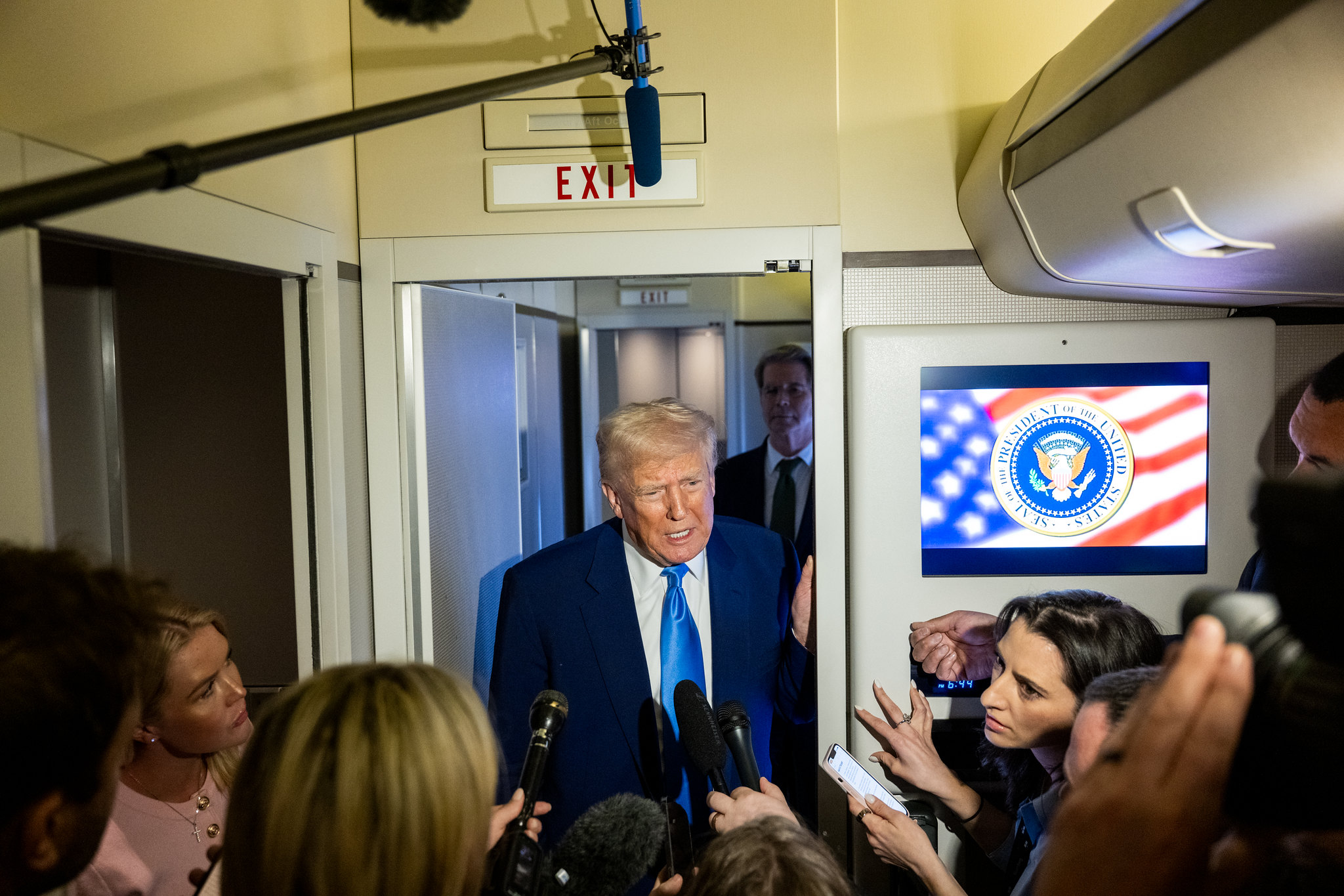 Trump reduz tarifas sobre automóveis