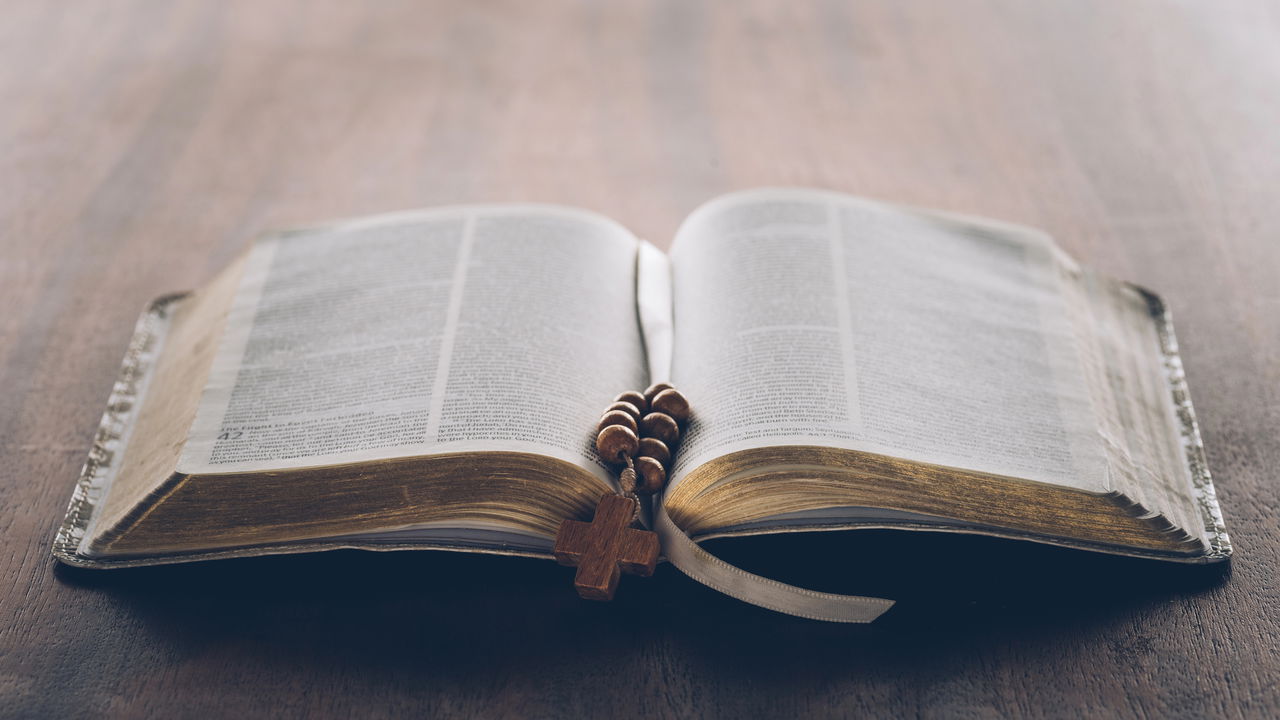 A bíblia foi escrita por quem?