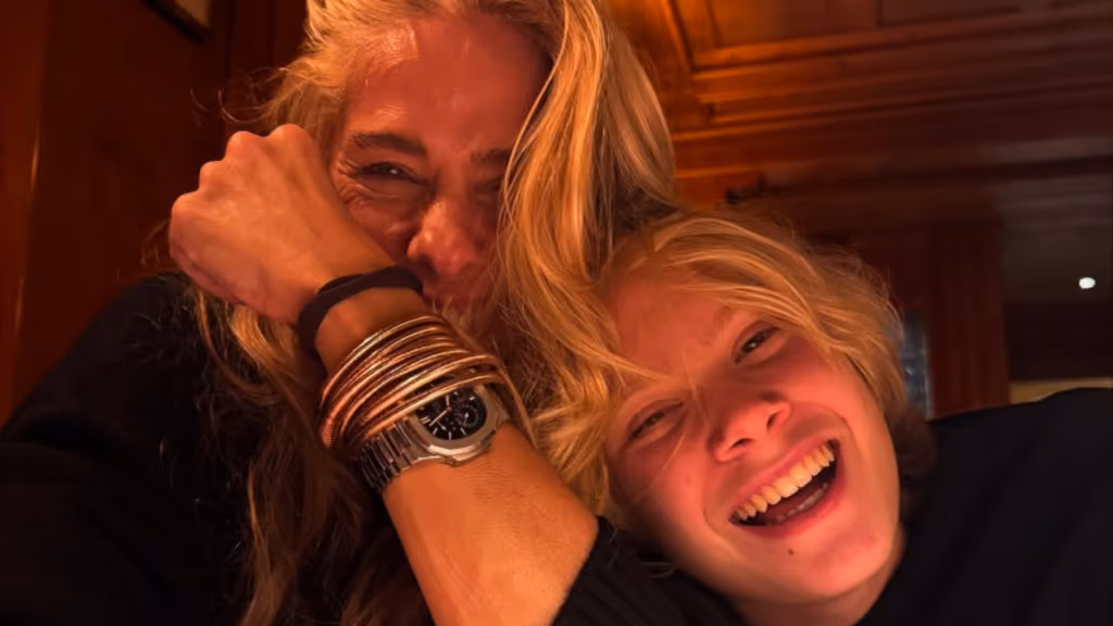 Adriane Galisteu recebe declaração do filho e comove internautas