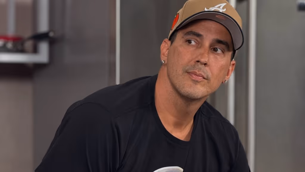 Com a dor do luto, André Marques homenageia o pai