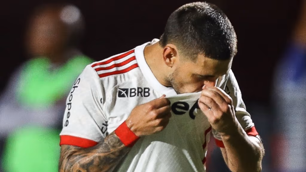 Flamengo vence e conquista primeira vitória no Brasileirão 2025