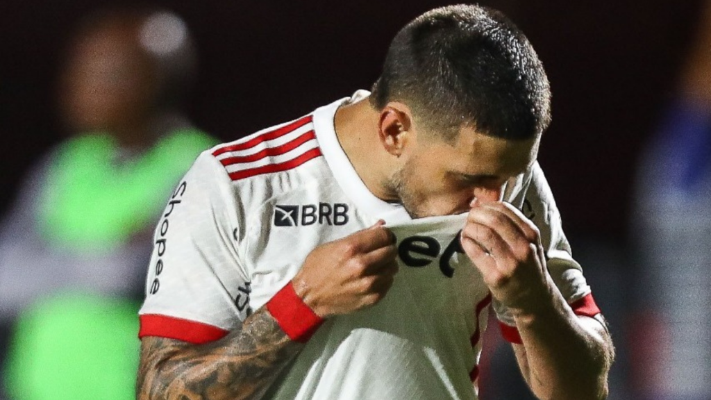 Flamengo vence e conquista primeira vitória no Brasileirão 2025