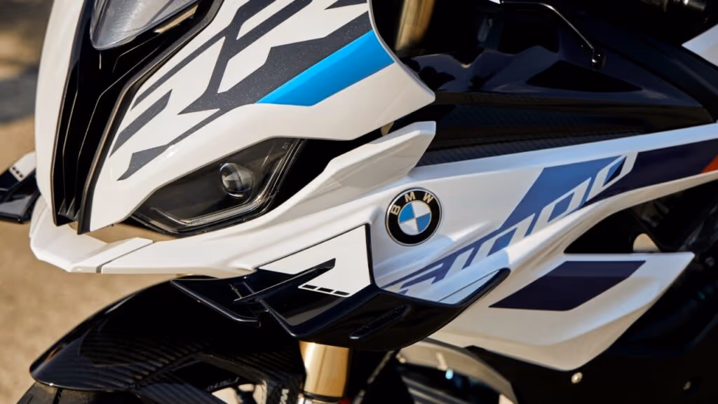 A superbike da BMW chega com força e pode surpreender até os fãs mais exigentes