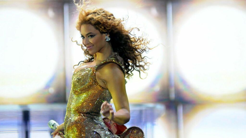 Beyoncé começa turnê com espetáculo grandioso