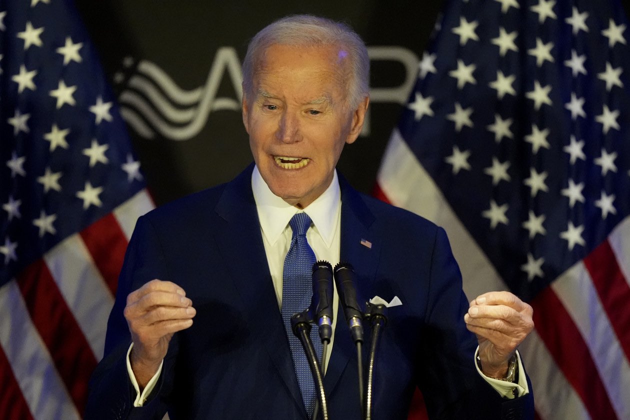 Biden acusa Trump de causar dano e destruição