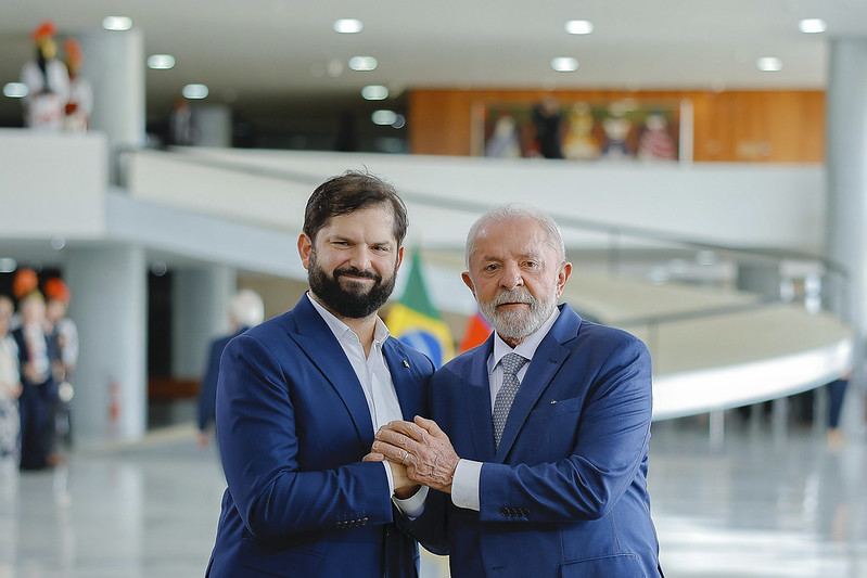 Crusoé: As fake news de Lula sobre Hugo Chávez