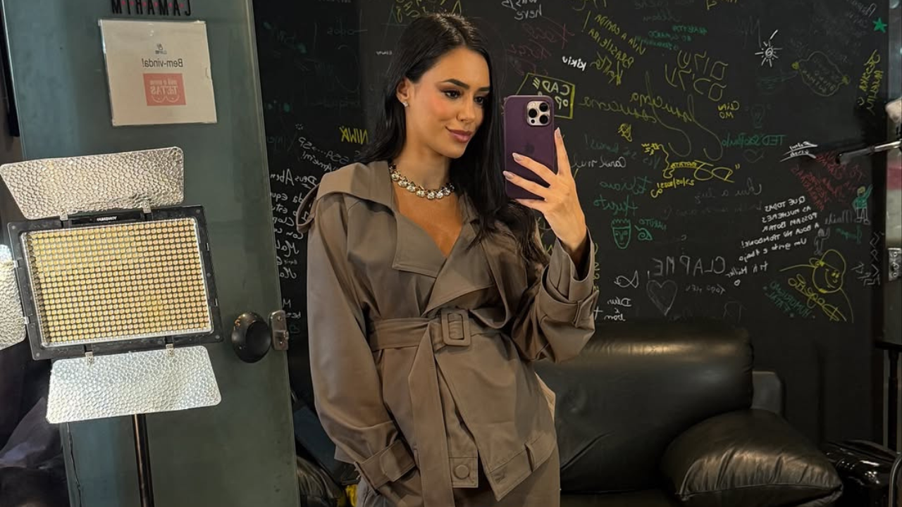 Bruna Biancardi e Neymar fazem bolo para comemorar aniversário