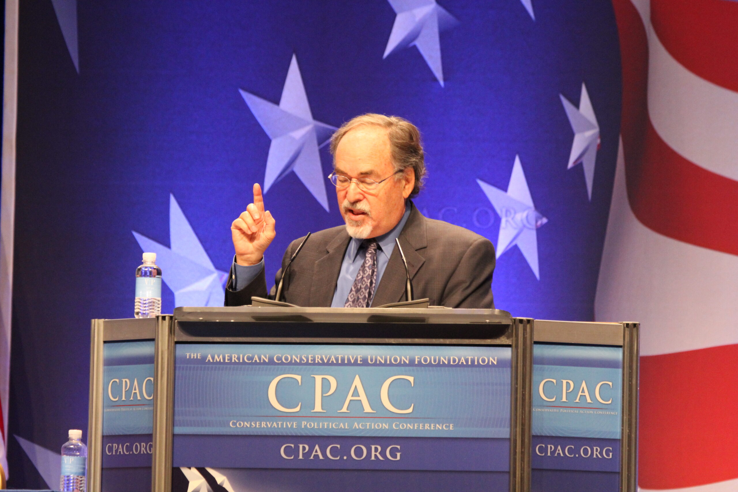 Morre David Horowitz, ícone do conservadorismo americano, aos 86