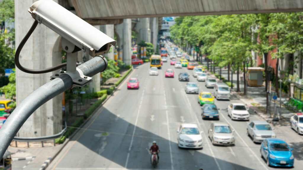 Qual é a diferença entre câmeras de trânsito e câmeras comuns?