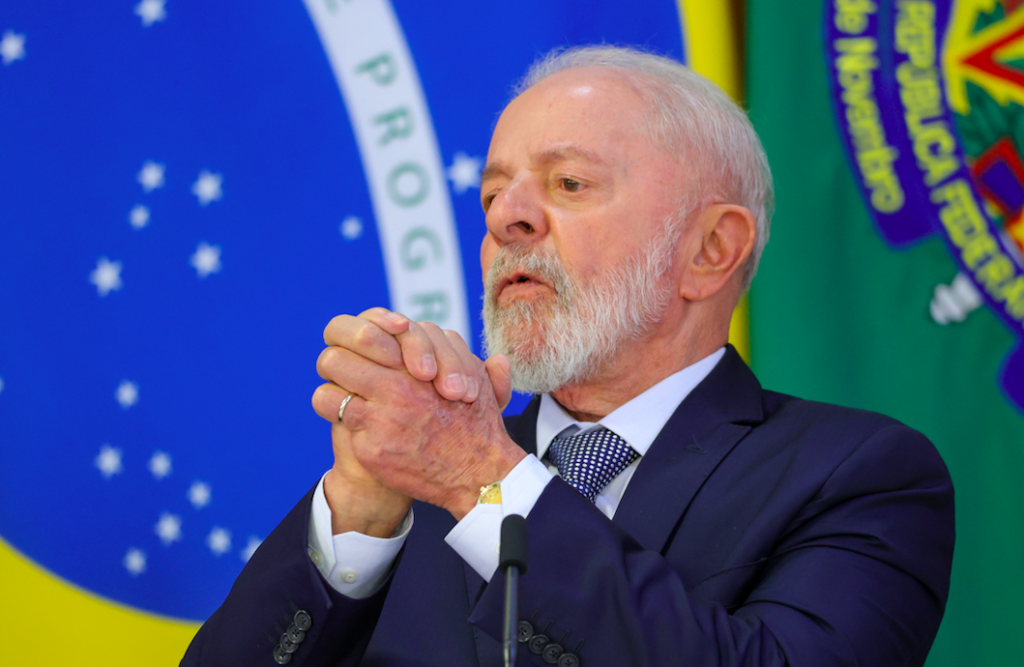 Crusoé: Venezuelanos asilados em embaixada argentina cobram Lula