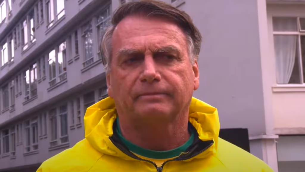 Médicos de Bolsonaro pedem que ele evite ato em Brasília