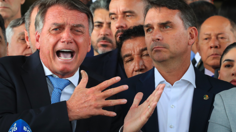 Bolsonaro e STF: entre tapas e beijos