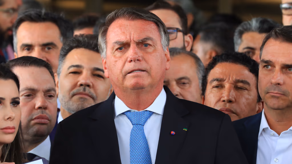 Defesa de Bolsonaro reclama de politização da justiça após depoimento