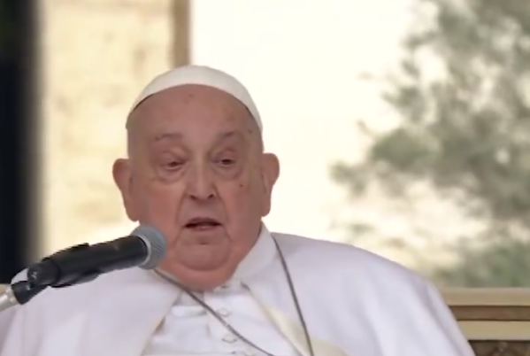 Papa Francisco faz aparição surpresa no Domingo de Ramos