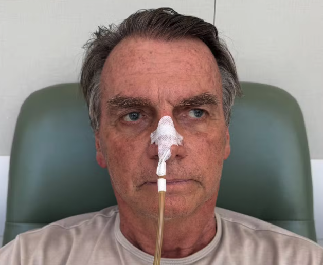 Bolsonaro tem sinais de movimentos intestinais espontâneos, diz boletim