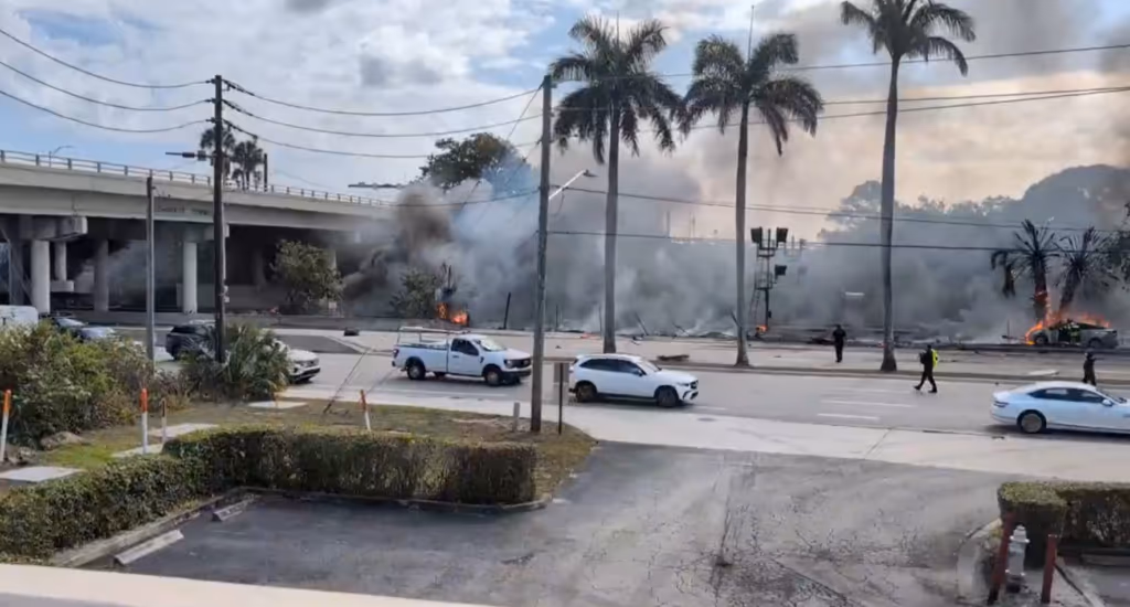 Avião de pequeno porte cai na Flórida