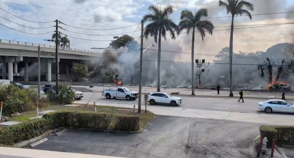 Avião de pequeno porte cai na Flórida