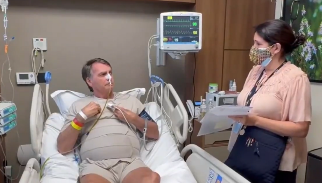 Bolsonaro compartilha vídeo de intimação na UTI de hospital
