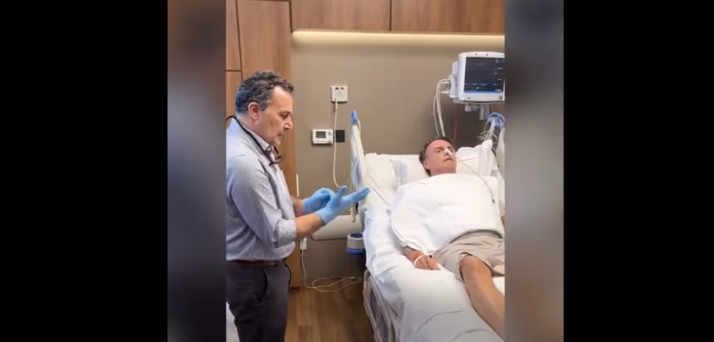 Bolsonaro divulga vídeo de retirada de sonda nasogástrica