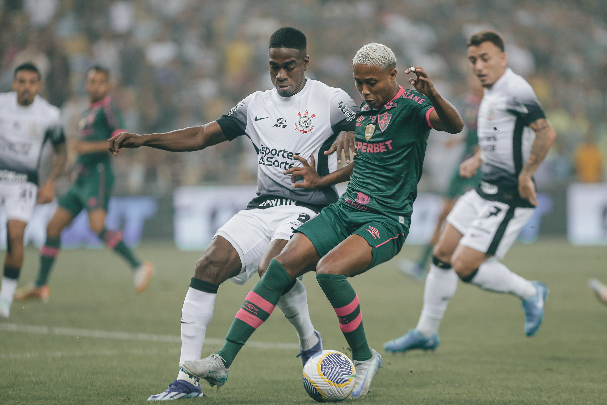 Corinthians e Fluminense fazem clássico da rodada do Brasileirão