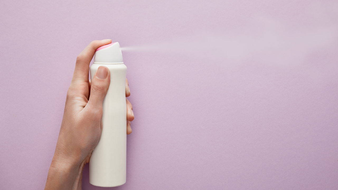 Criança de 8 anos morre após participar de desafio online de cheirar desodorante