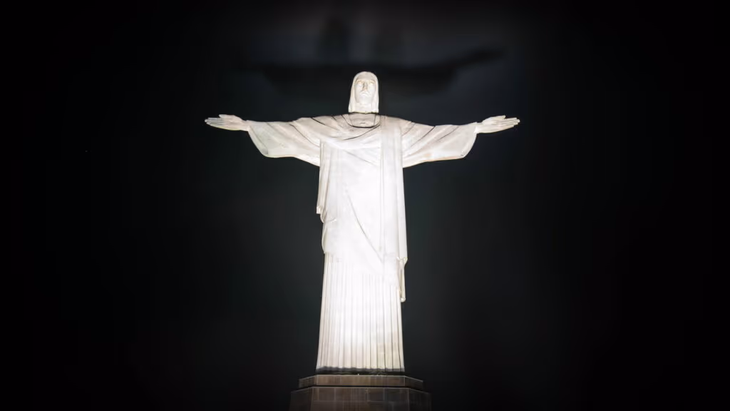 Vândalos destroem o Cristo Redentor. Polícia investiga o caso