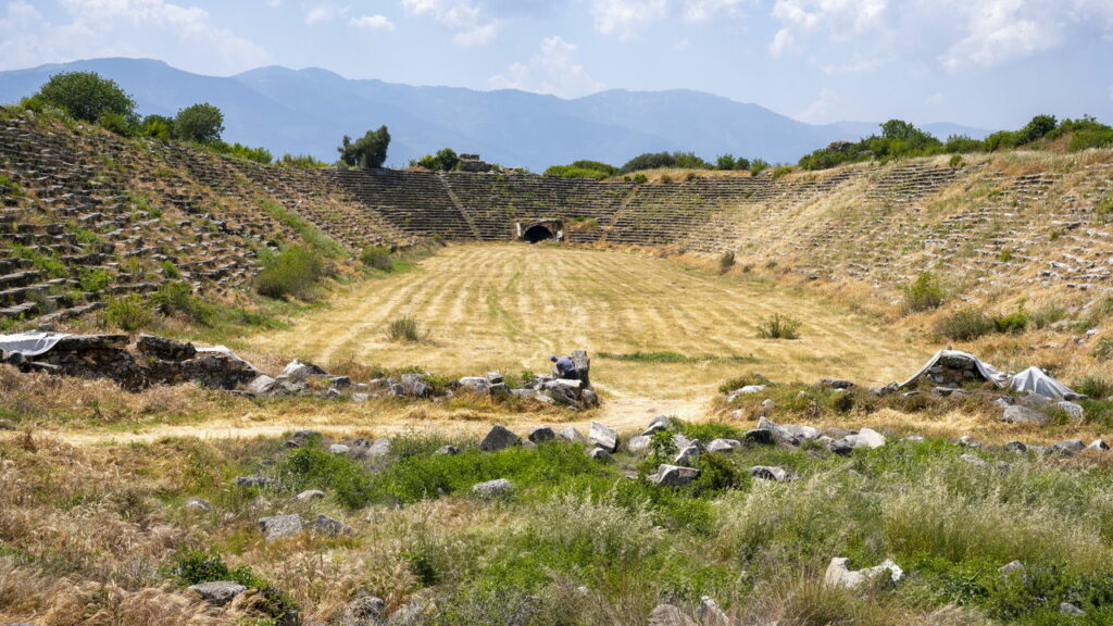 Descoberta arqueológica de cidade perdida dos antepassados de Alexandre, o Grande