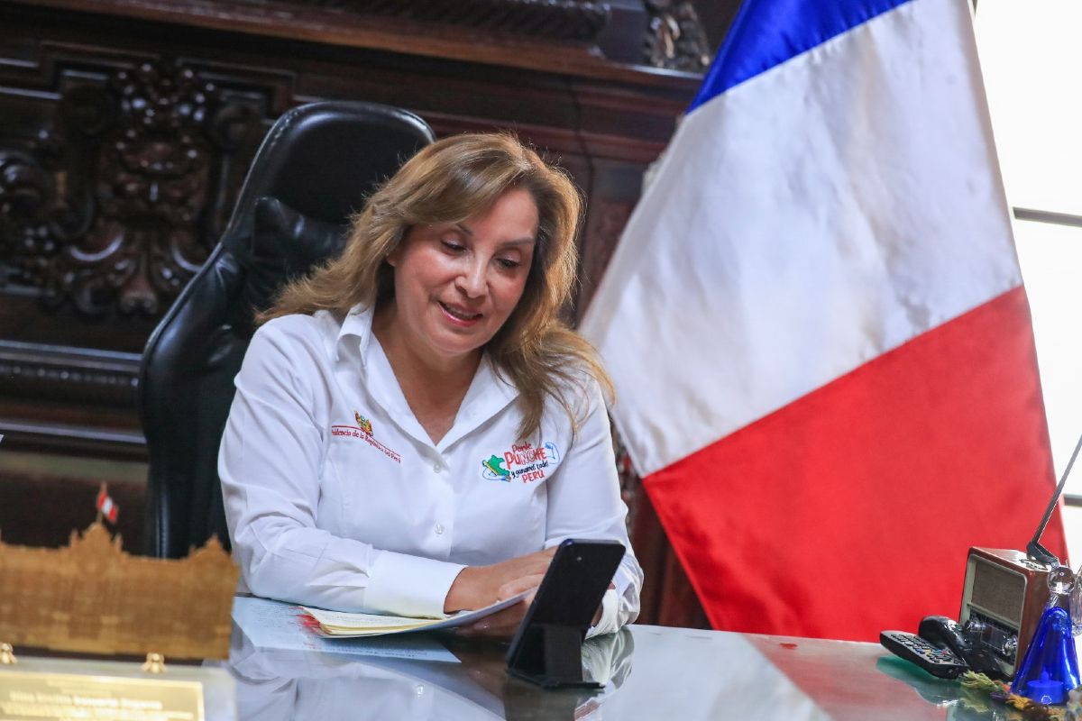 Crusoé: Por que presidente do Peru deu salvo-conduto para corrupta