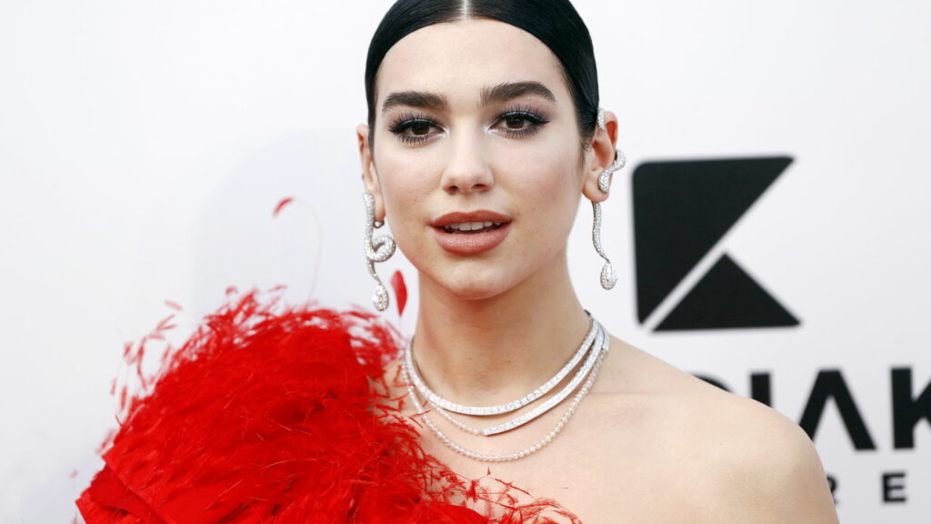 Dua Lipa anuncia novos shows no Brasil, veja datas