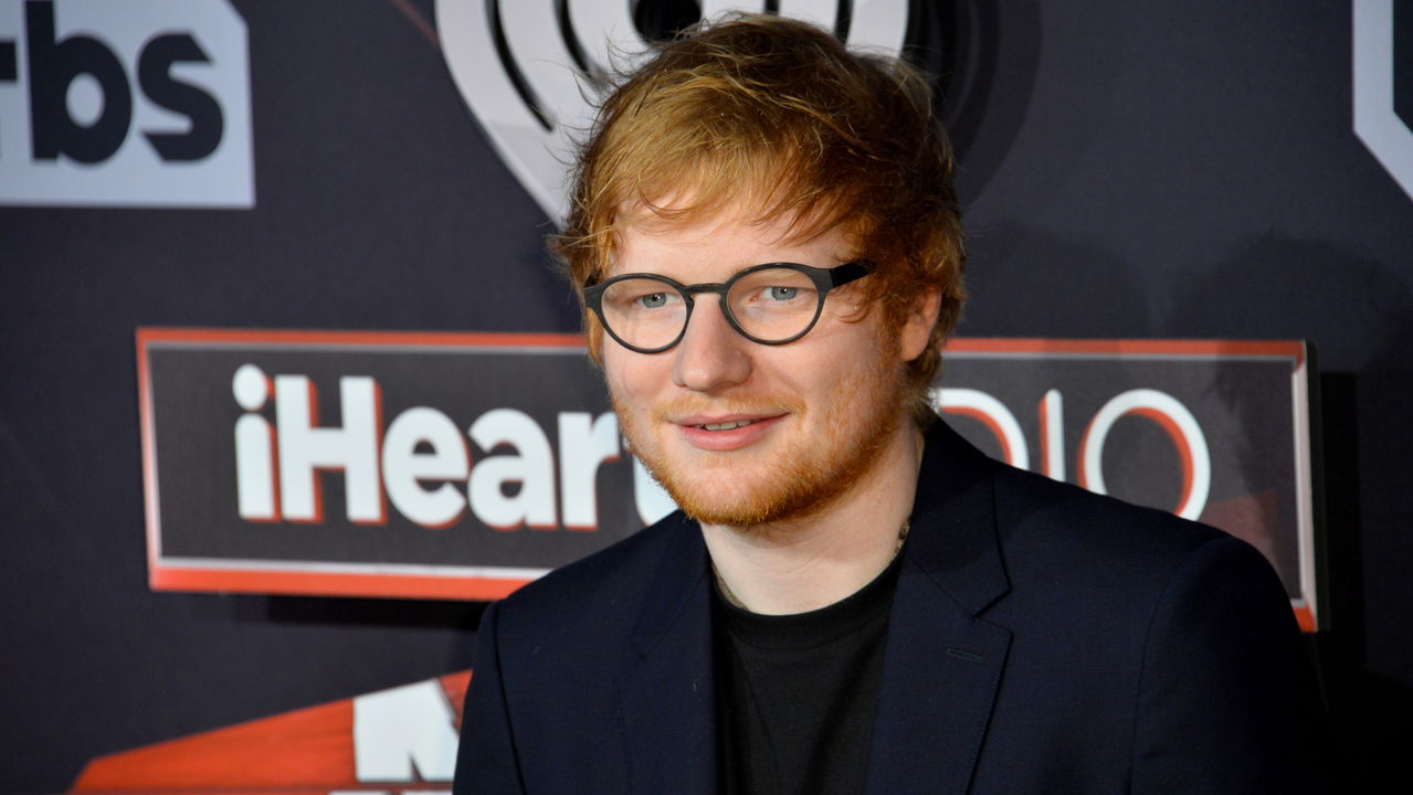 Ed Sheeran surpreende e revela que possui conta secreta na internet