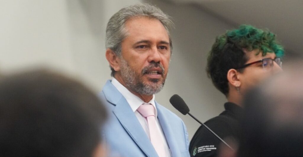 Por ‘risco Ciro’, PT estuda chamar Camilo Santana para disputar governo do Ceará