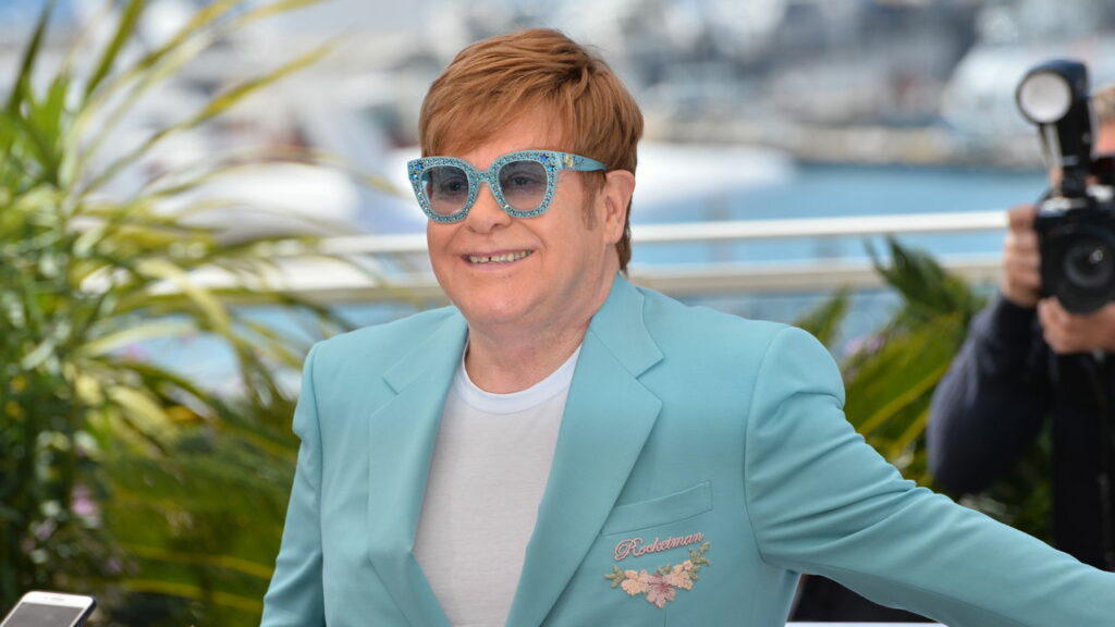 Elton John se manifesta sobre fracasso de seu musical na Broadway