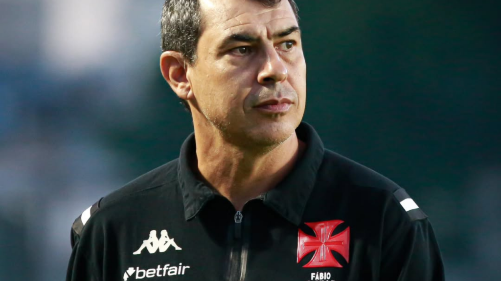 Vasco demite o técnico Fábio Carille após derrota para o Cruzeiro