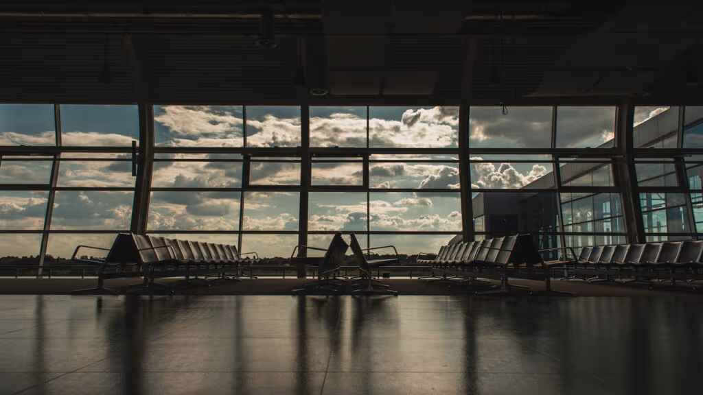 Veja seus direitos ao lidar com atrasos de voo no Aeroporto de Confins
