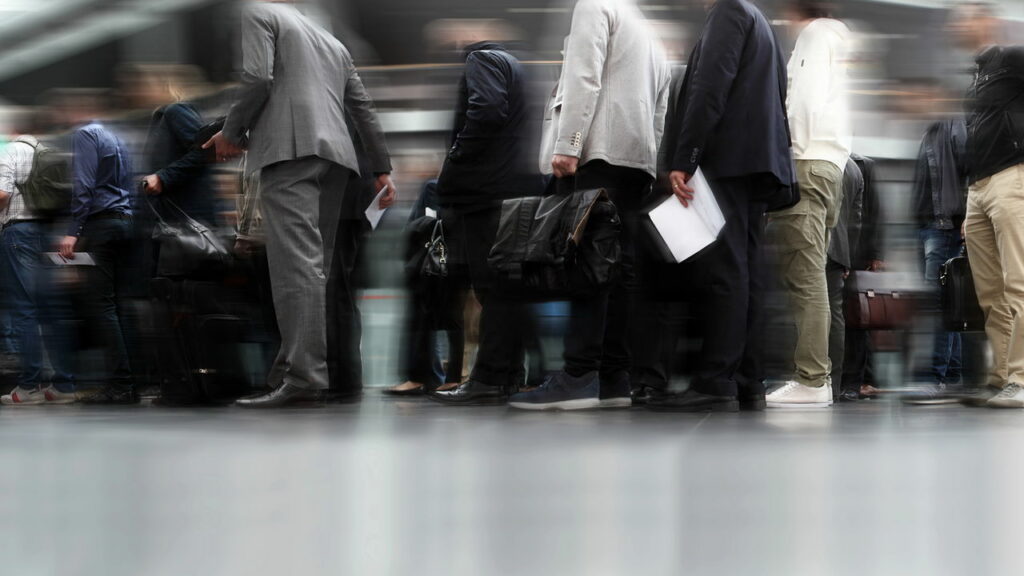 Veja seus direitos ao lidar com atrasos de voo no Aeroporto de Confins