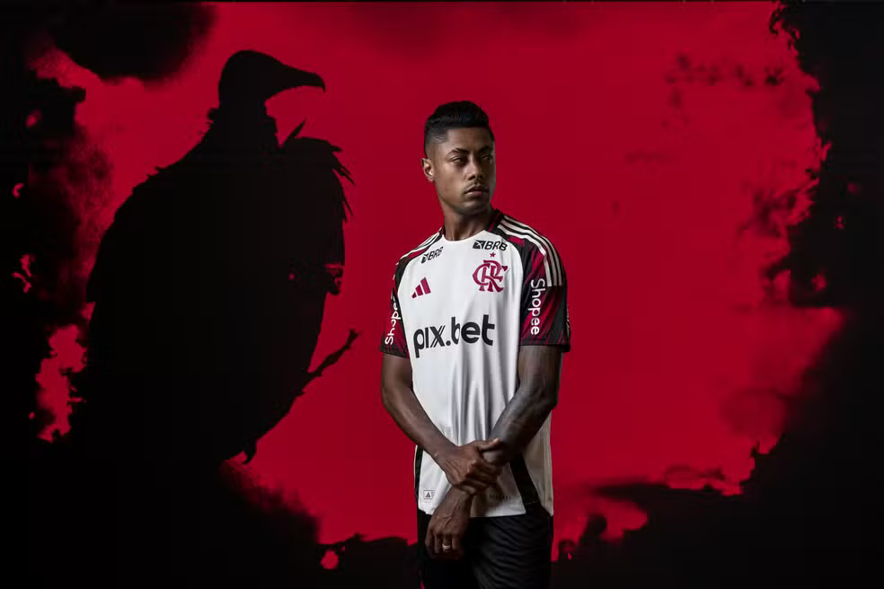 Flamengo lança novo uniforme para 2025, veja as fotos