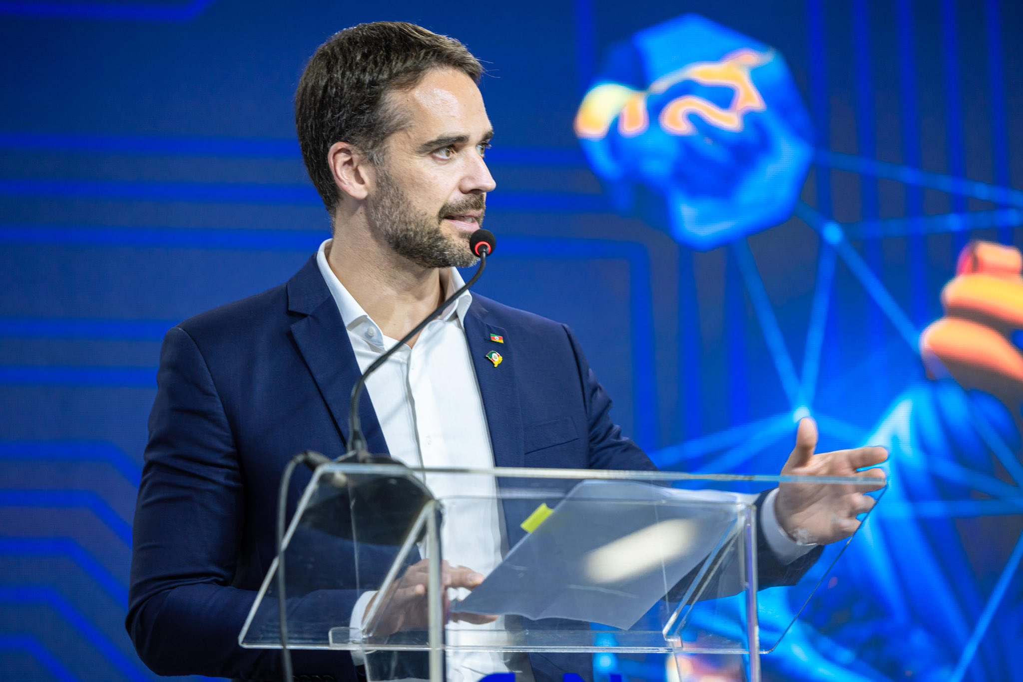 Eduardo Leite se manifesta sobre possível saída do PSDB