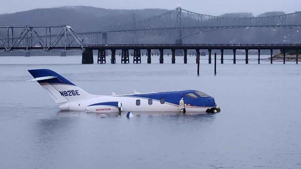 Avião cai em North Bend e deixa cinco feridos
