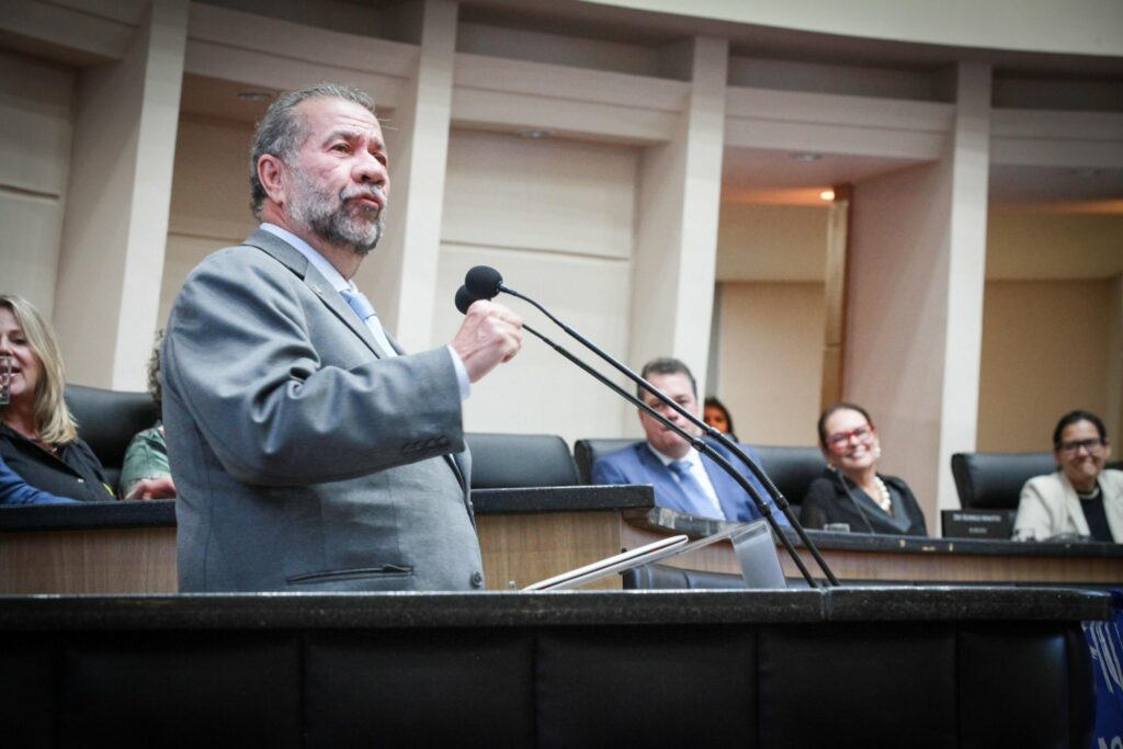 Lupi elogia presidente demitido do INSS: “Altamente qualificado”
