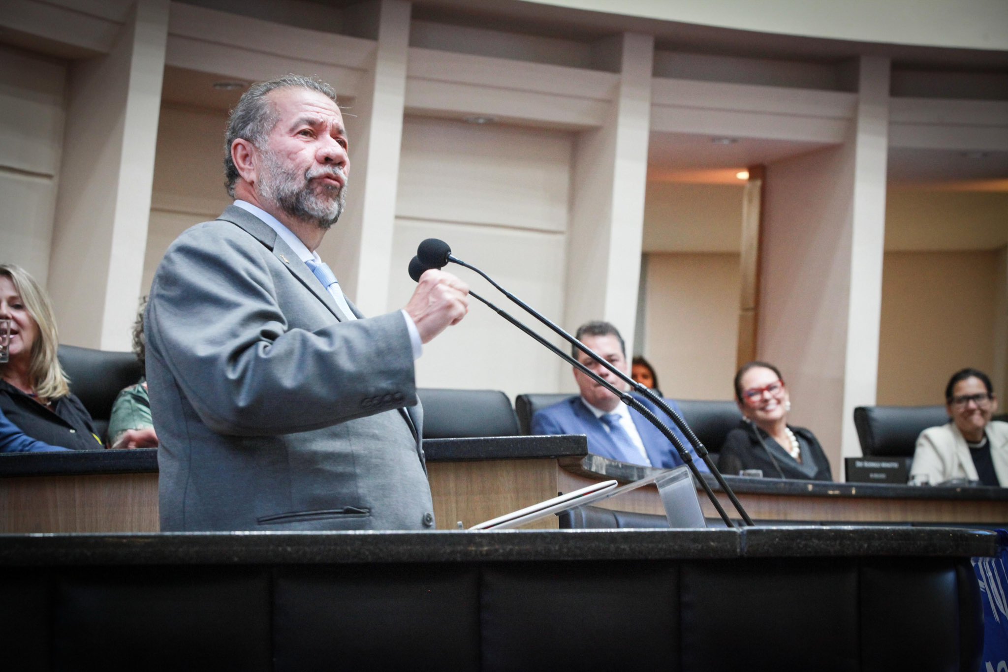 Lupi elogia presidente demitido do INSS: “Altamente qualificado”