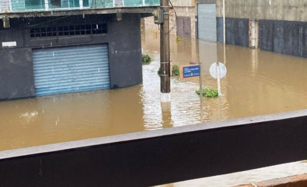 Chuvas em Angra dos Reis resultam em estado de emergência