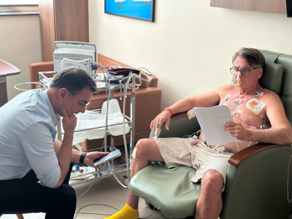 Na UTI, Bolsonaro segue estável e ainda sem movimentos intestinais