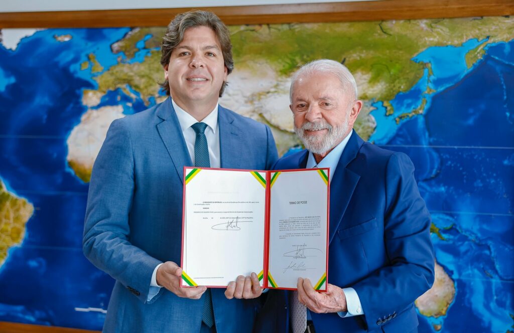 Lula confirma indicado de Alcolumbre para Ministério das Comunicações