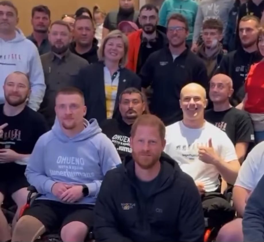 Príncipe Harry Visita Centro de Reabilitação na Ucrânia